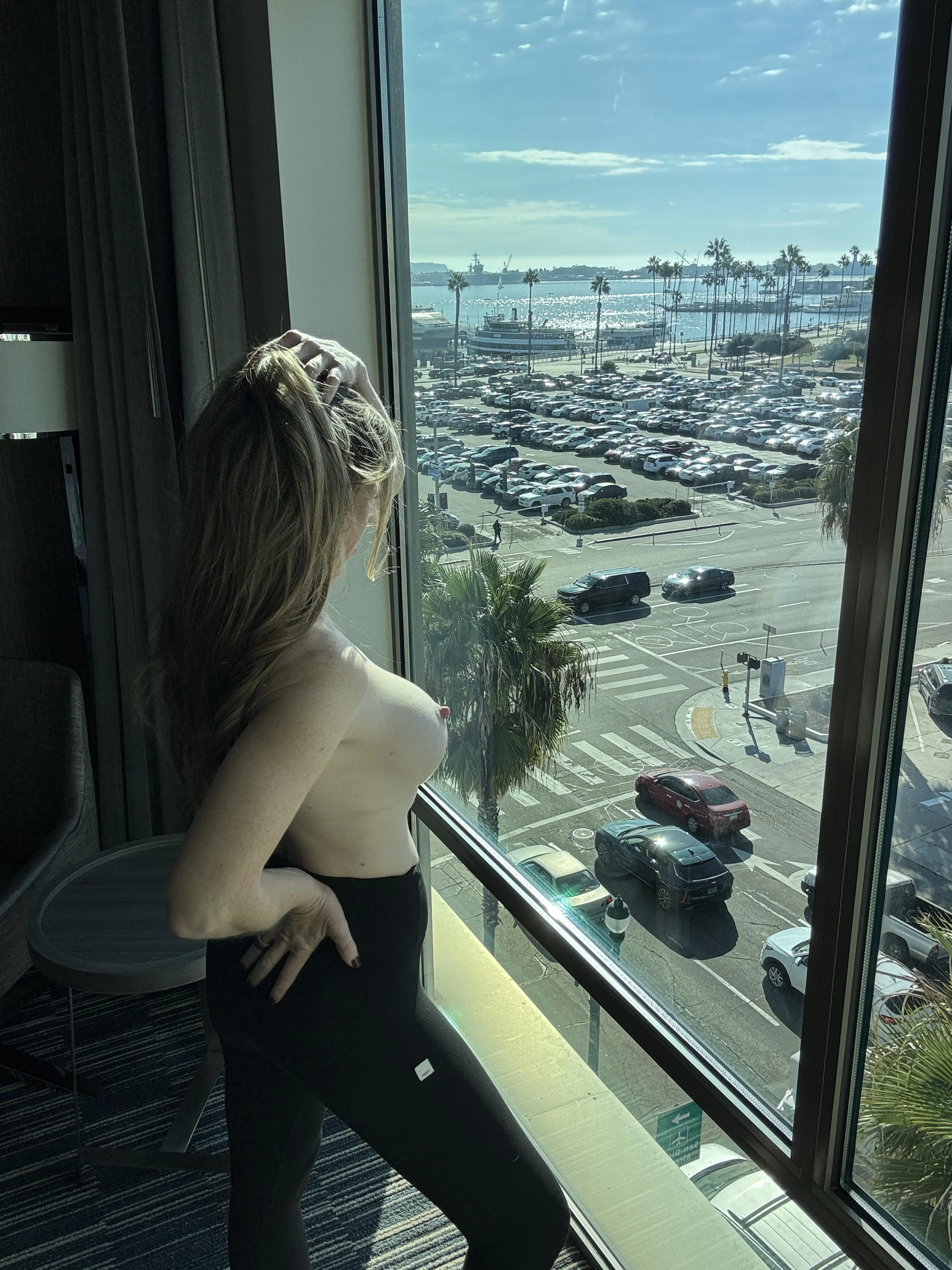 Being a mom didn’t calm me down… it just made me hotter and harder to handle Sexy moms are HOT