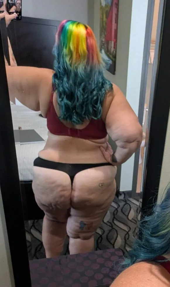 Happy Hump Day! 🍑 [F]