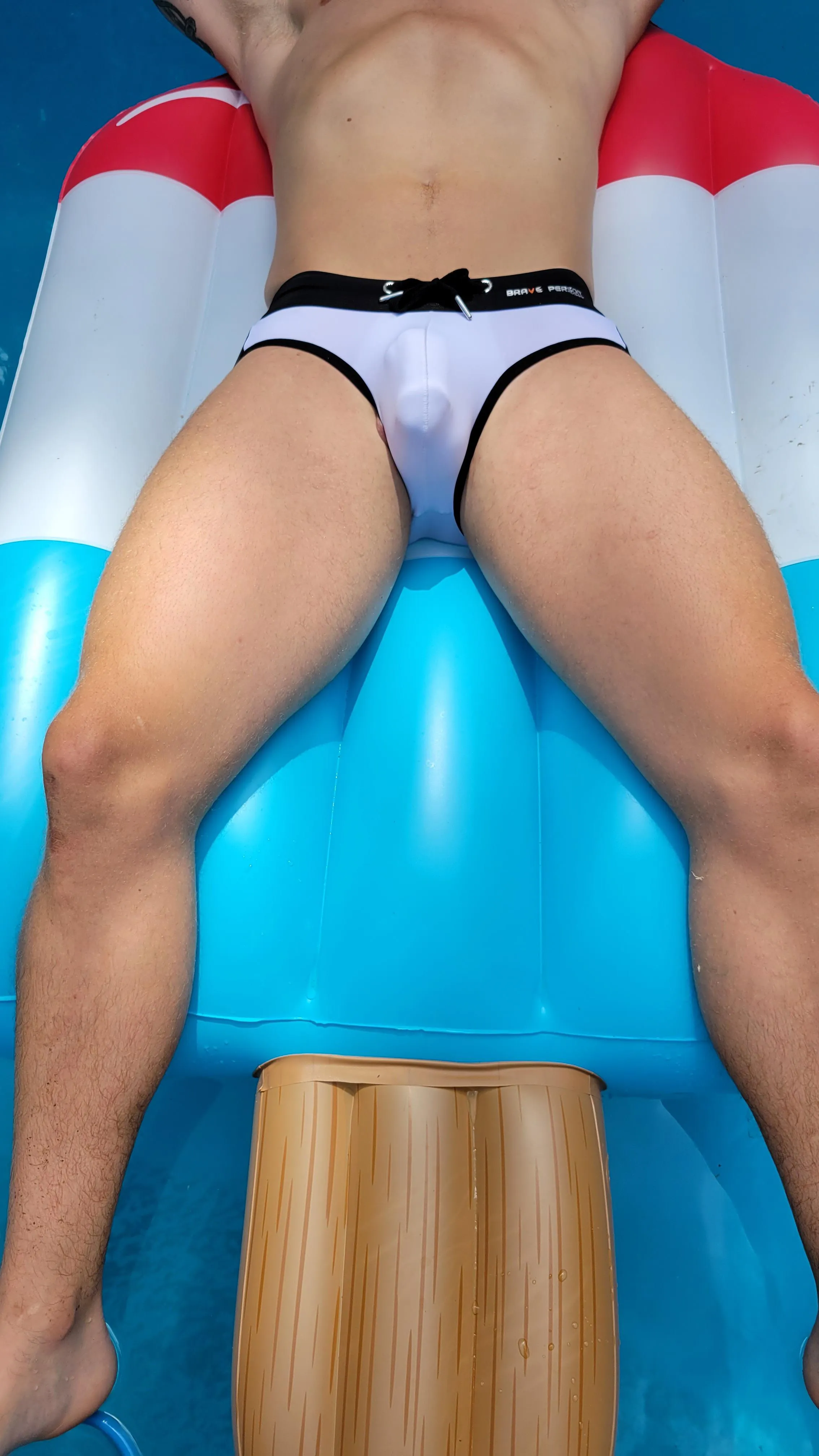 Thick thighs can be used as a flotation device