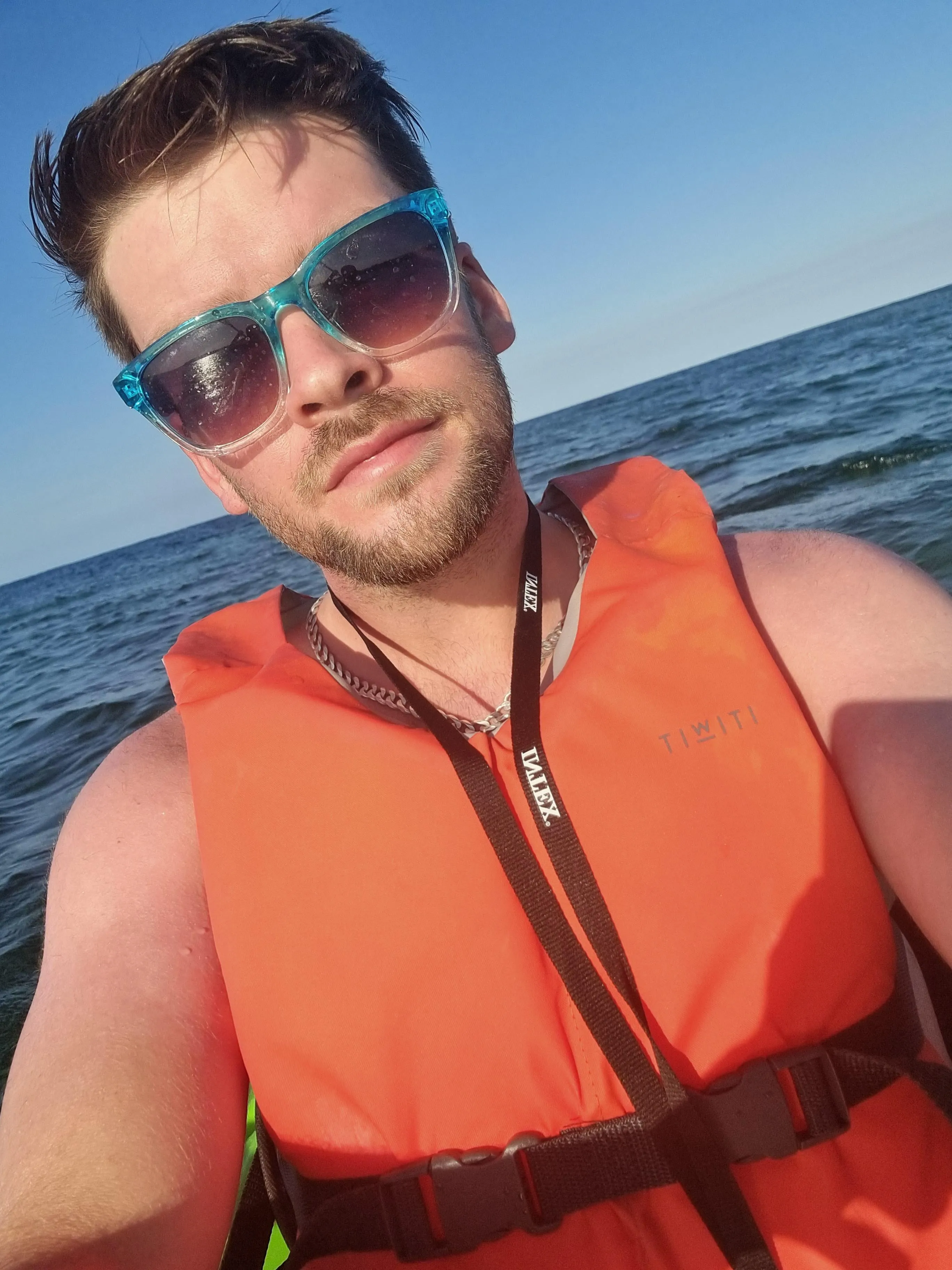 28M Sheffield, new to dogging. Looking for like minded people who can introduce me into the scene!