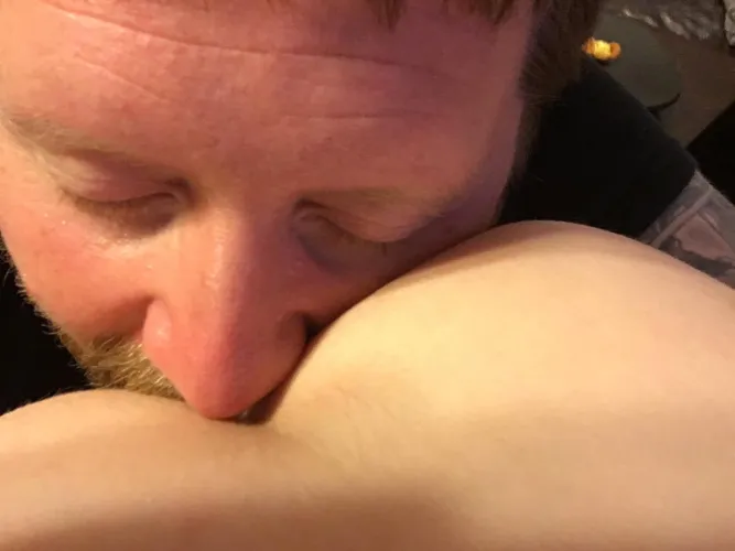 18+ Here is myself 45 dining in on this fine 22 booty!