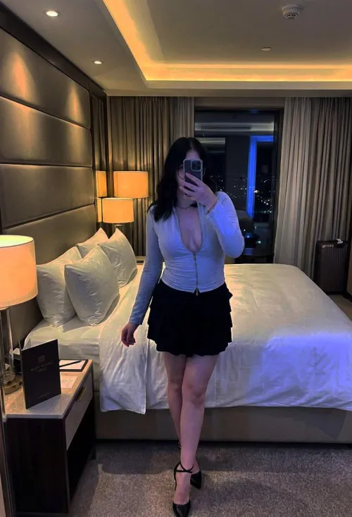 Soyez honnêtes… quelle est la première chose que vos yeux ont regardé ? 👀