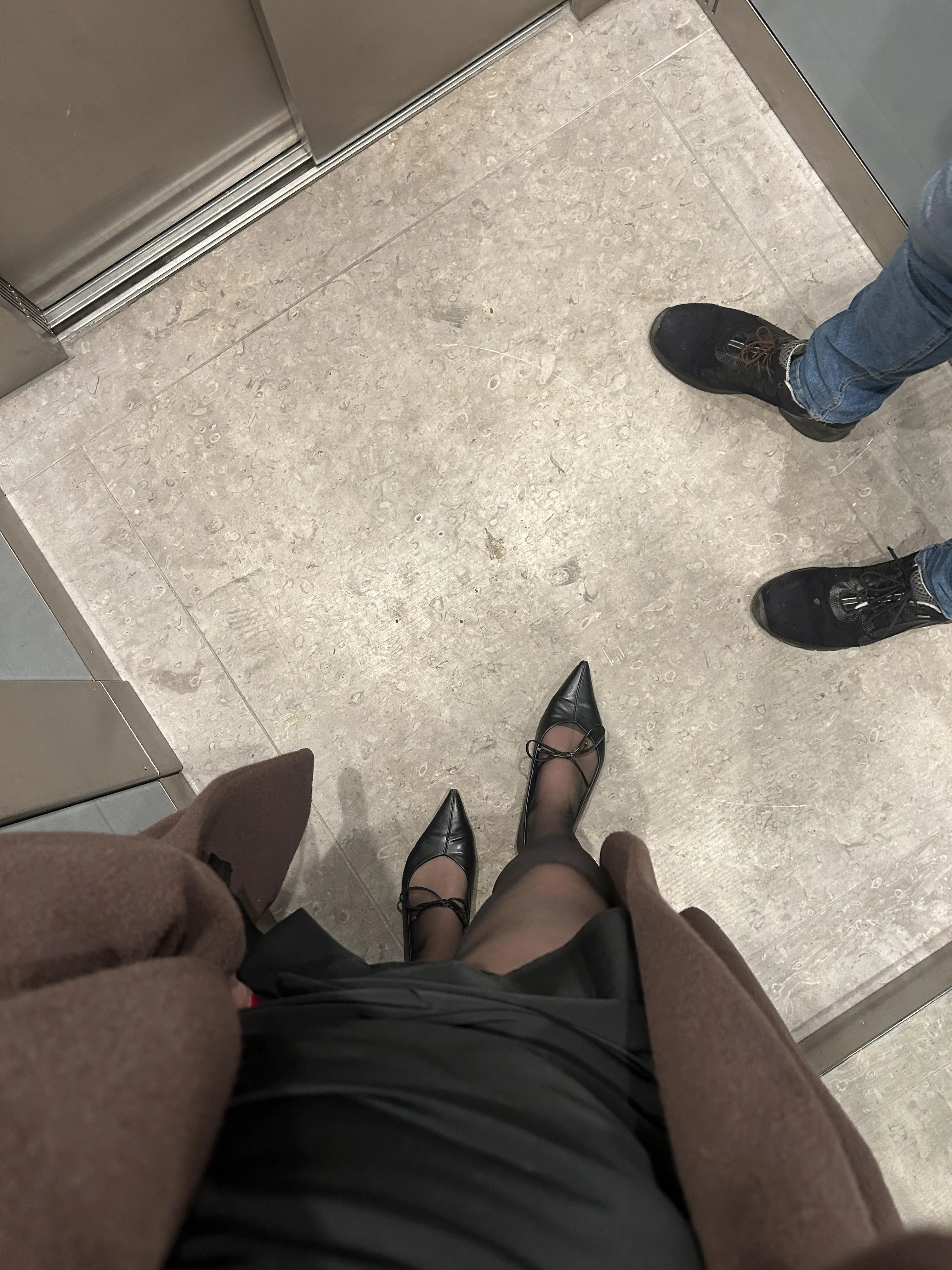 the guy in the elevator got alittle nervous as i cought him starring 😋