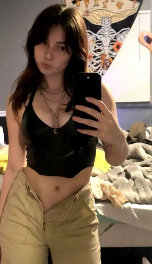 F20 Deleting in 12 hours,, but whoever up.votes and Comment.. rn i ll send u nudes