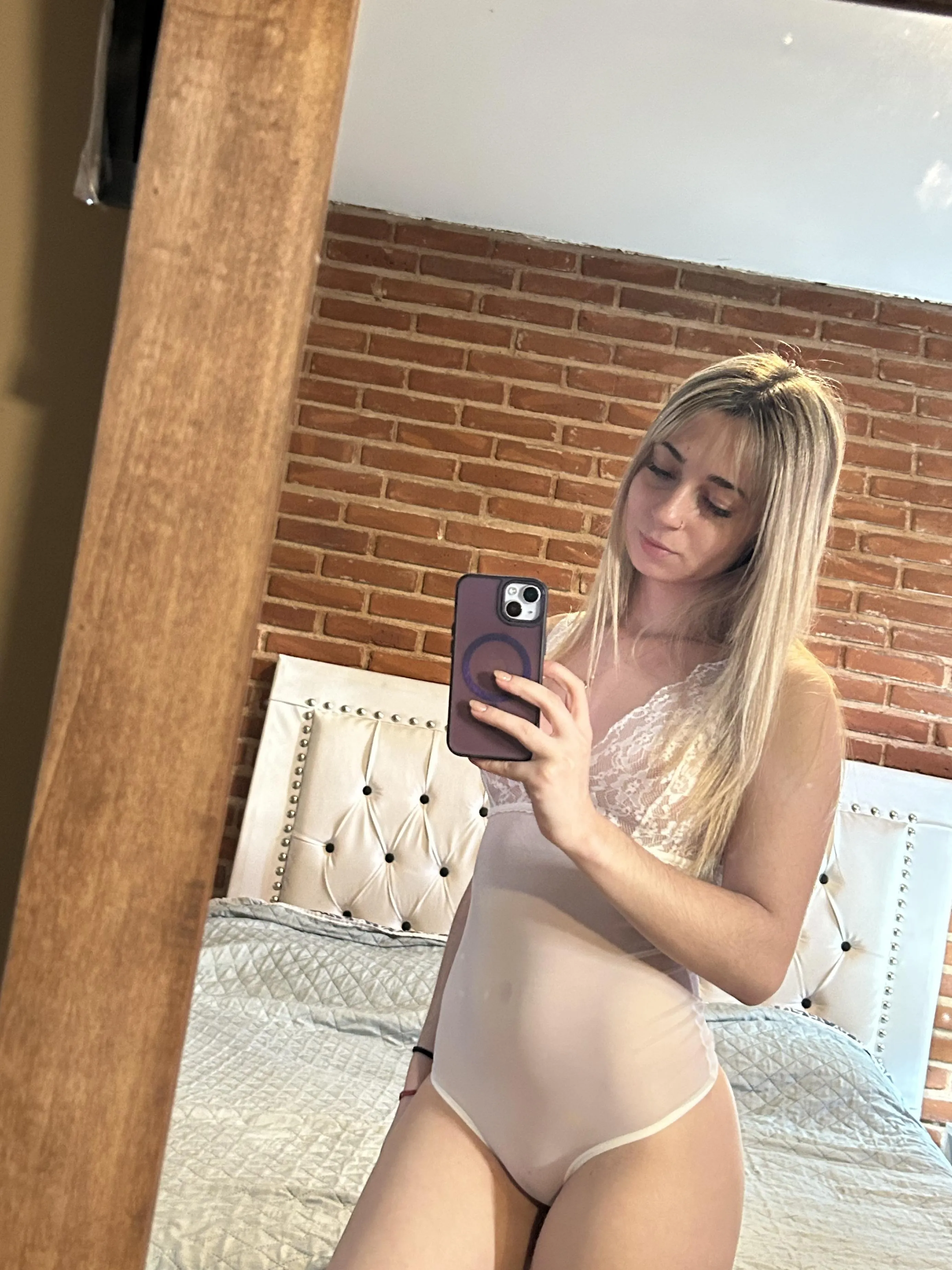 I have am addicted to showing nudies