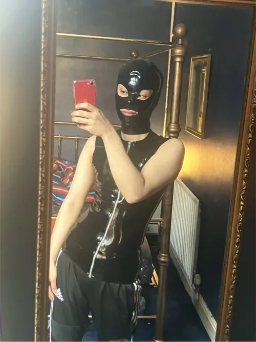 Will you accept a low-res shiny selfie 🫢?