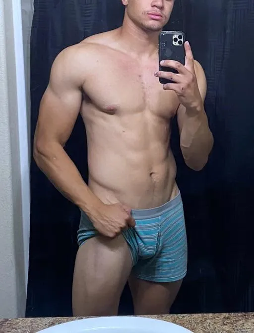 After the gym musk! Come get a sniff