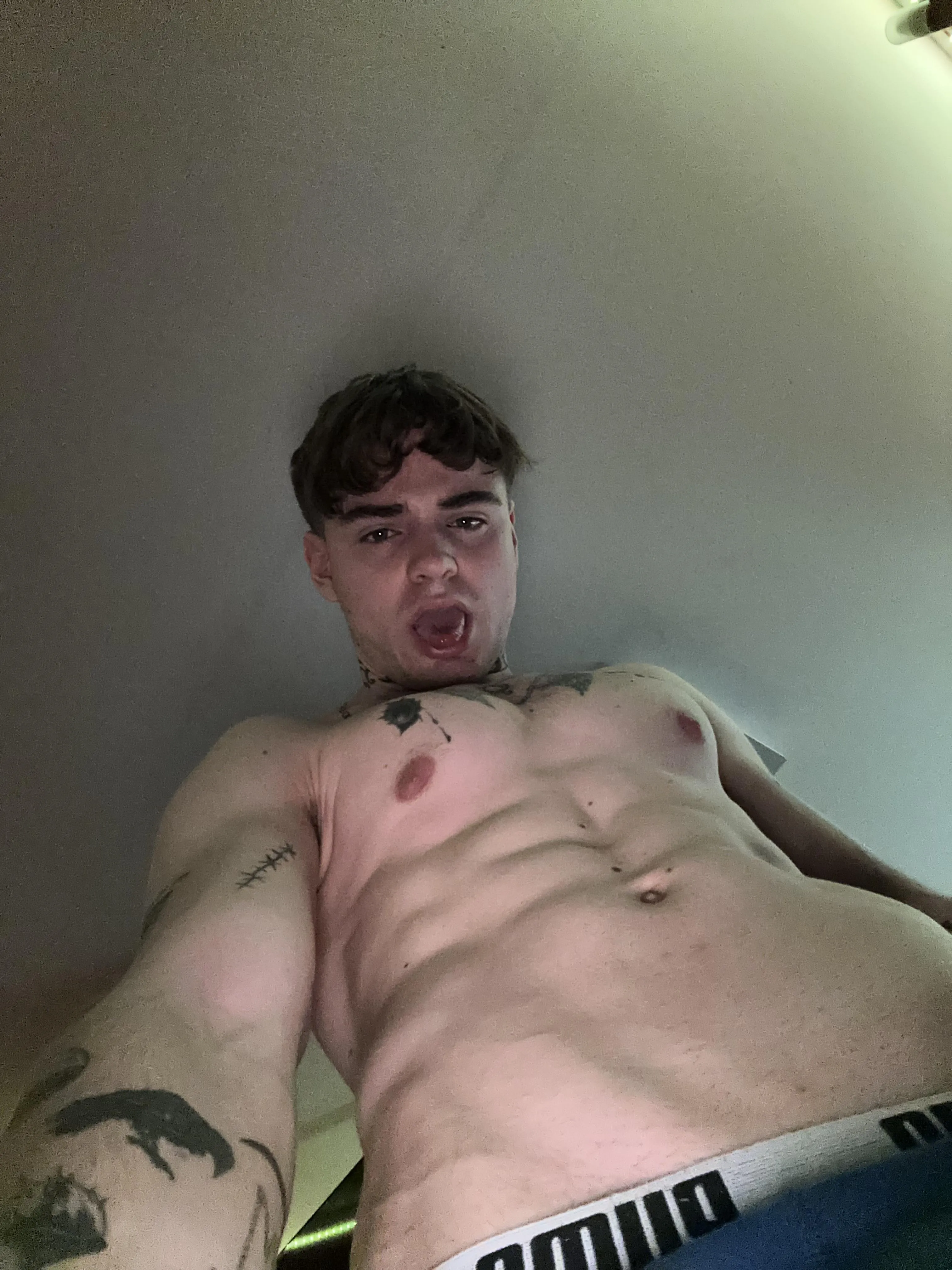 im so sweaty in the morning 🥵🥵💦