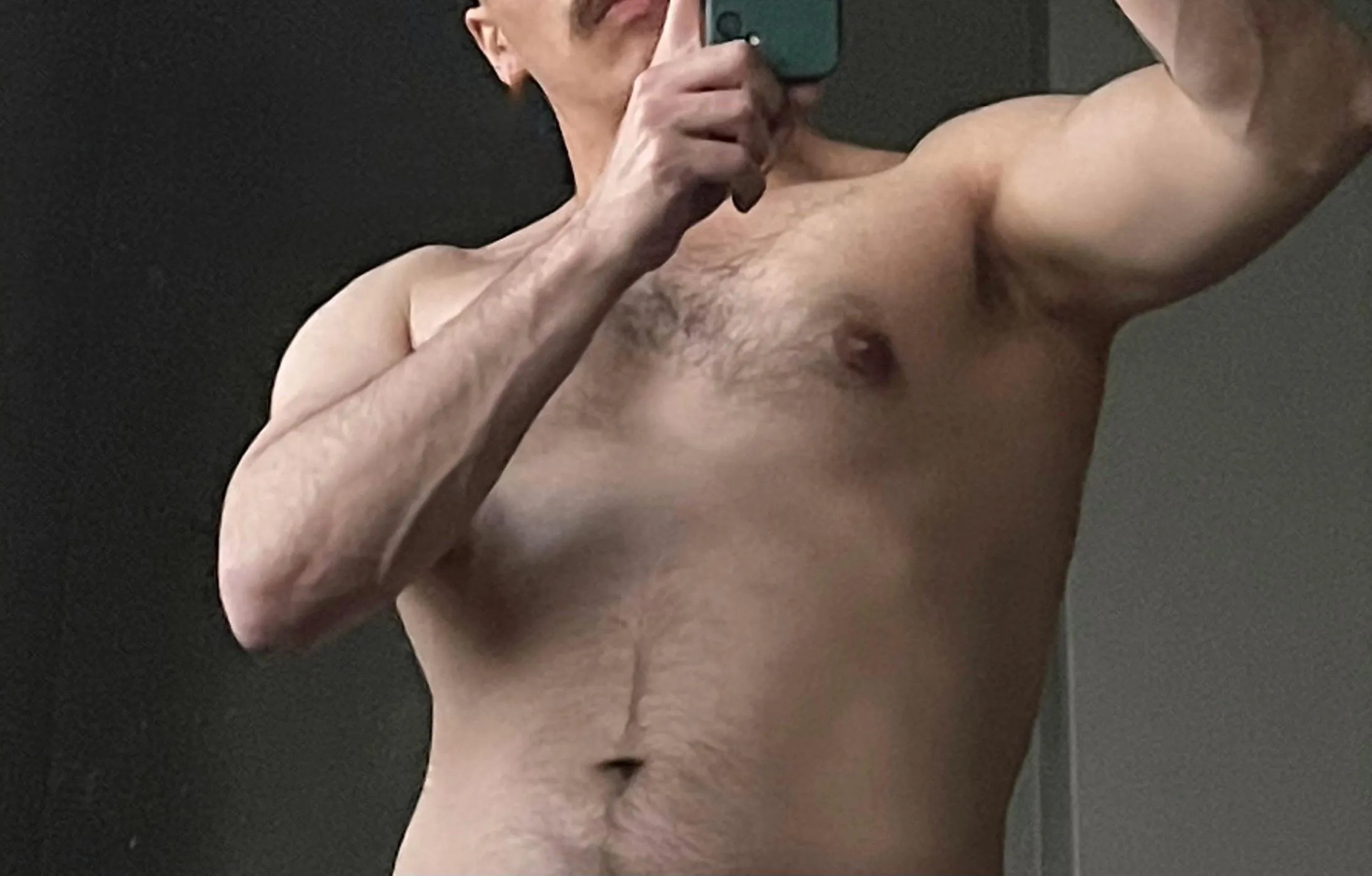 33 [M4S] masculine daddy looking for young FWB