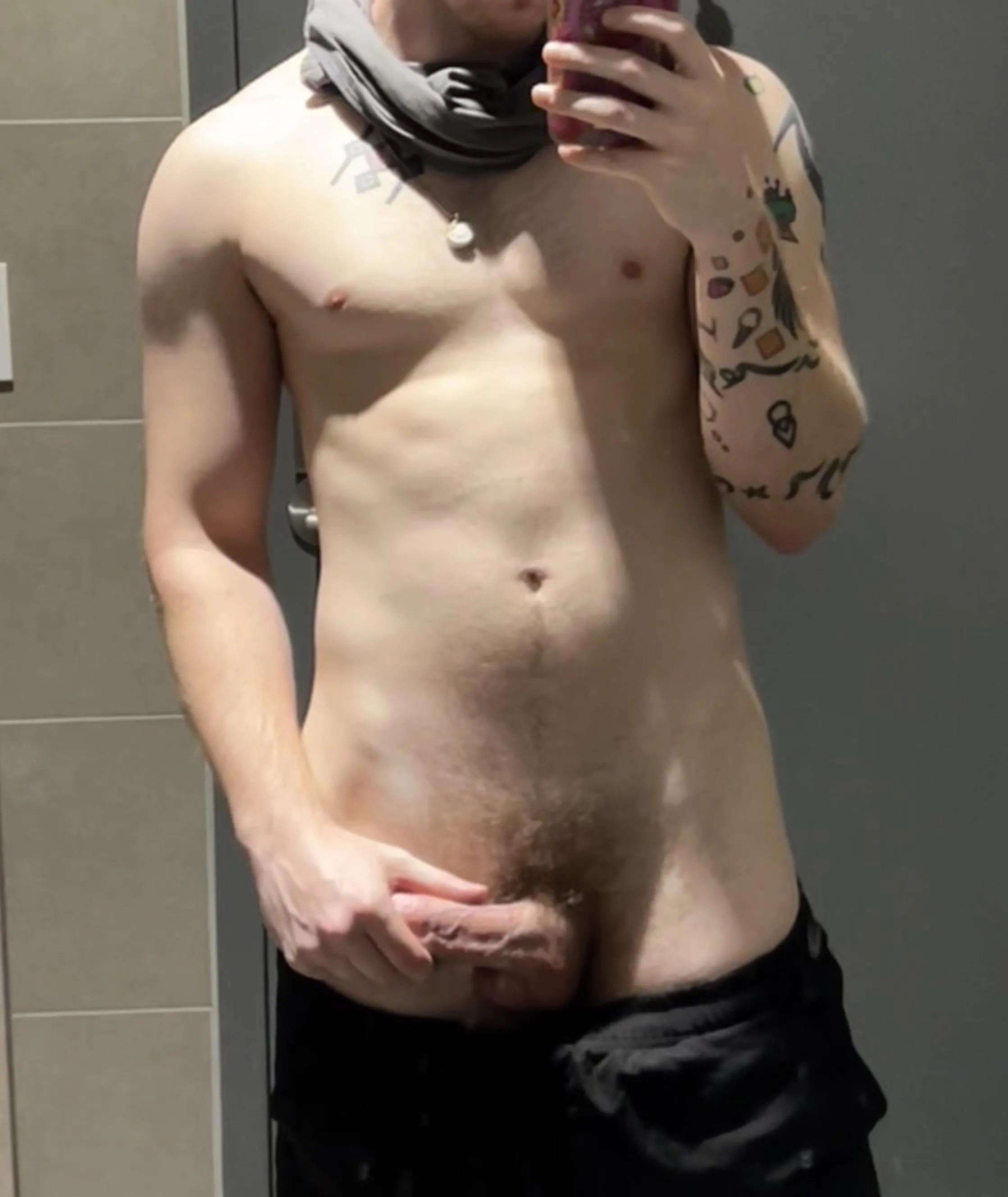 The gym always makes me horny 😮‍💨