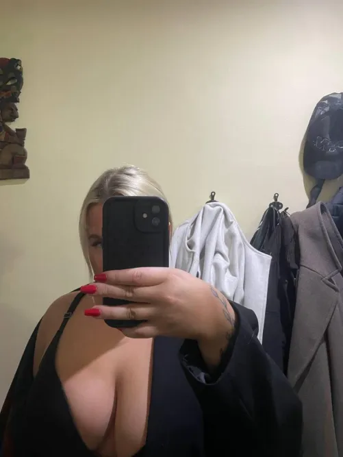 elsker at vise mine bryster til alle