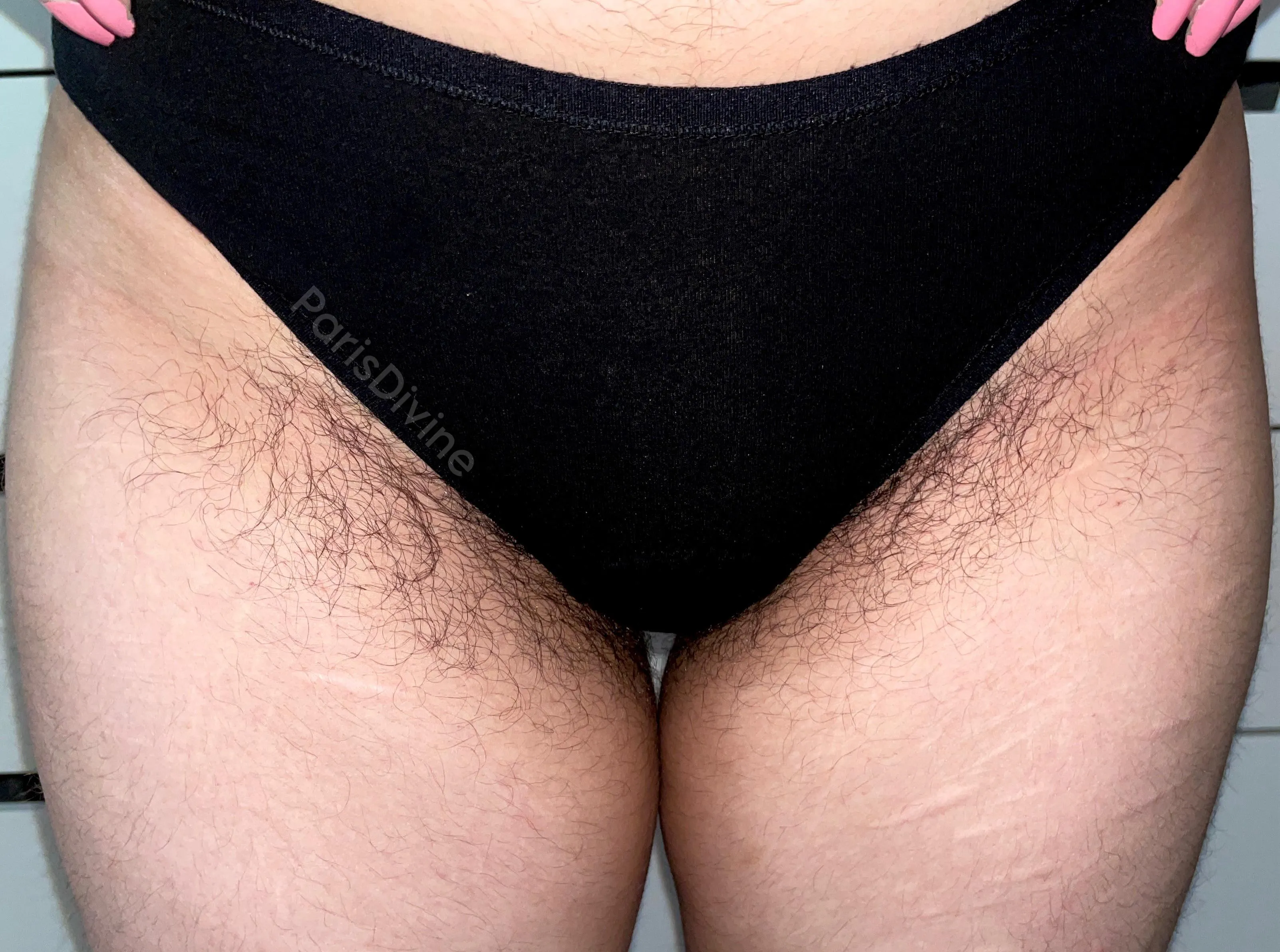 I feel so much sexier with my bush showing! 🥰🌳