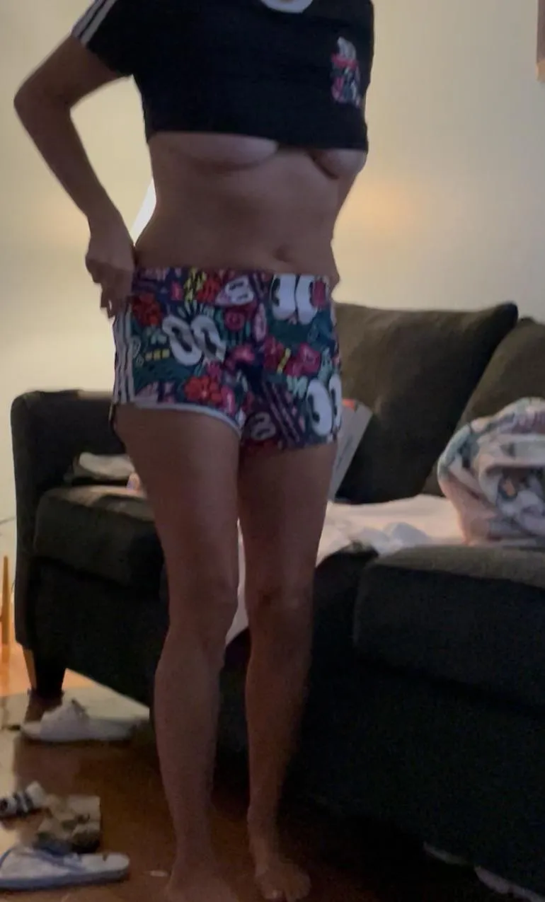 Sexy moms enjoy crop tops