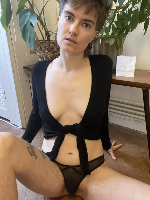 this hairy inner thigh is waiting for your kisses