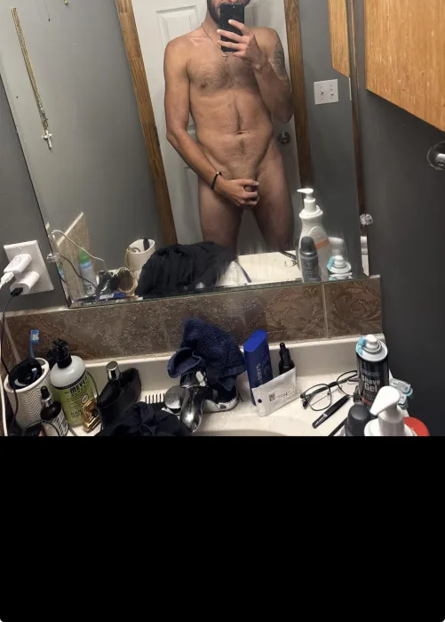 31 m here Looking for a female down to have some fun tonight or a couple that’s looking for a bull