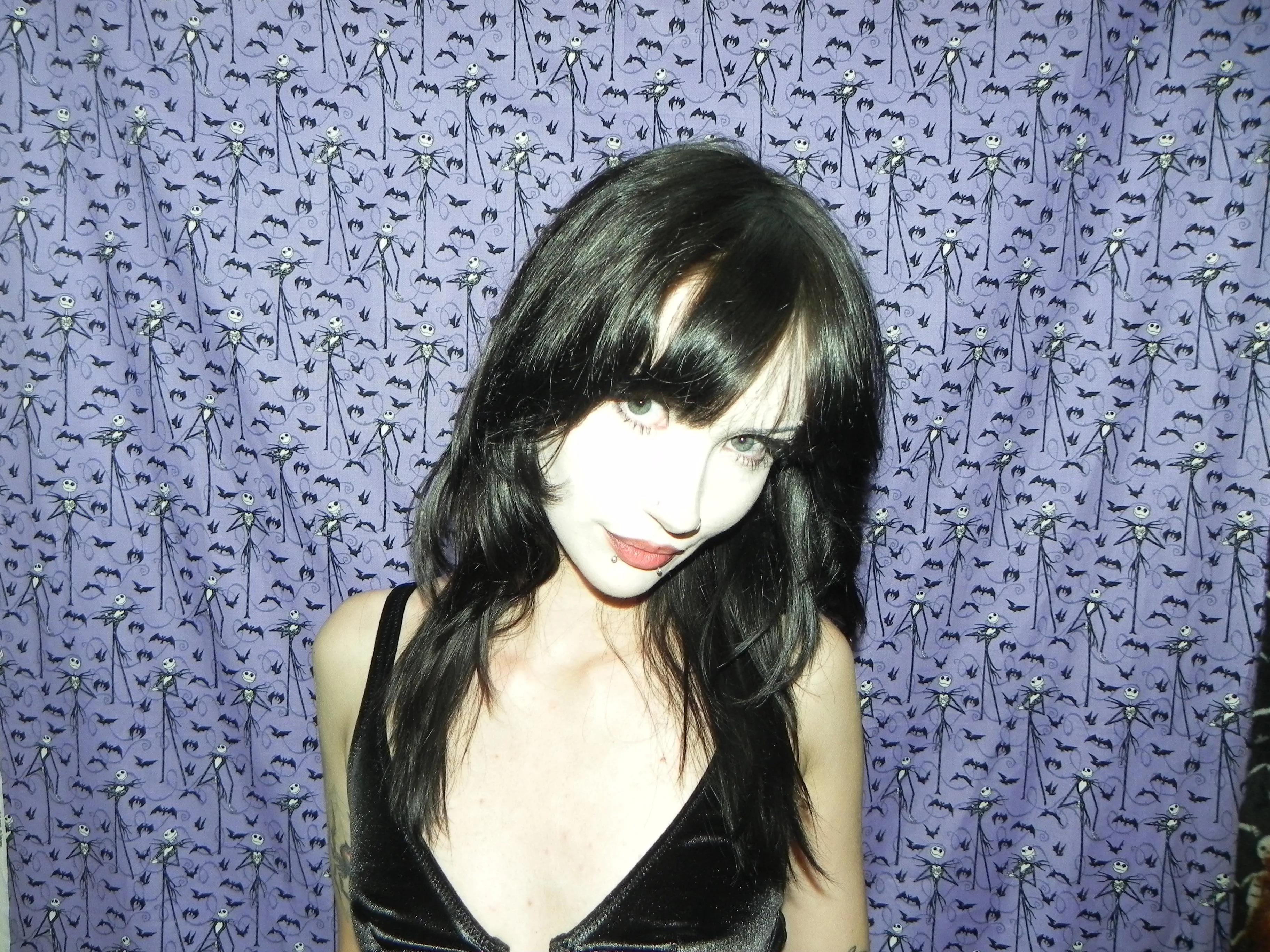 come have some fun with your fav demoness 🖤🤭