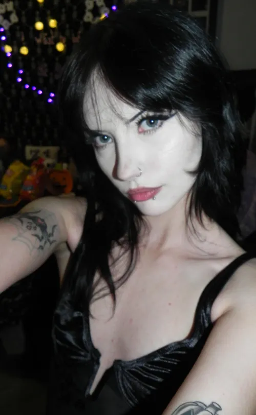 come let demoness control you 🖤