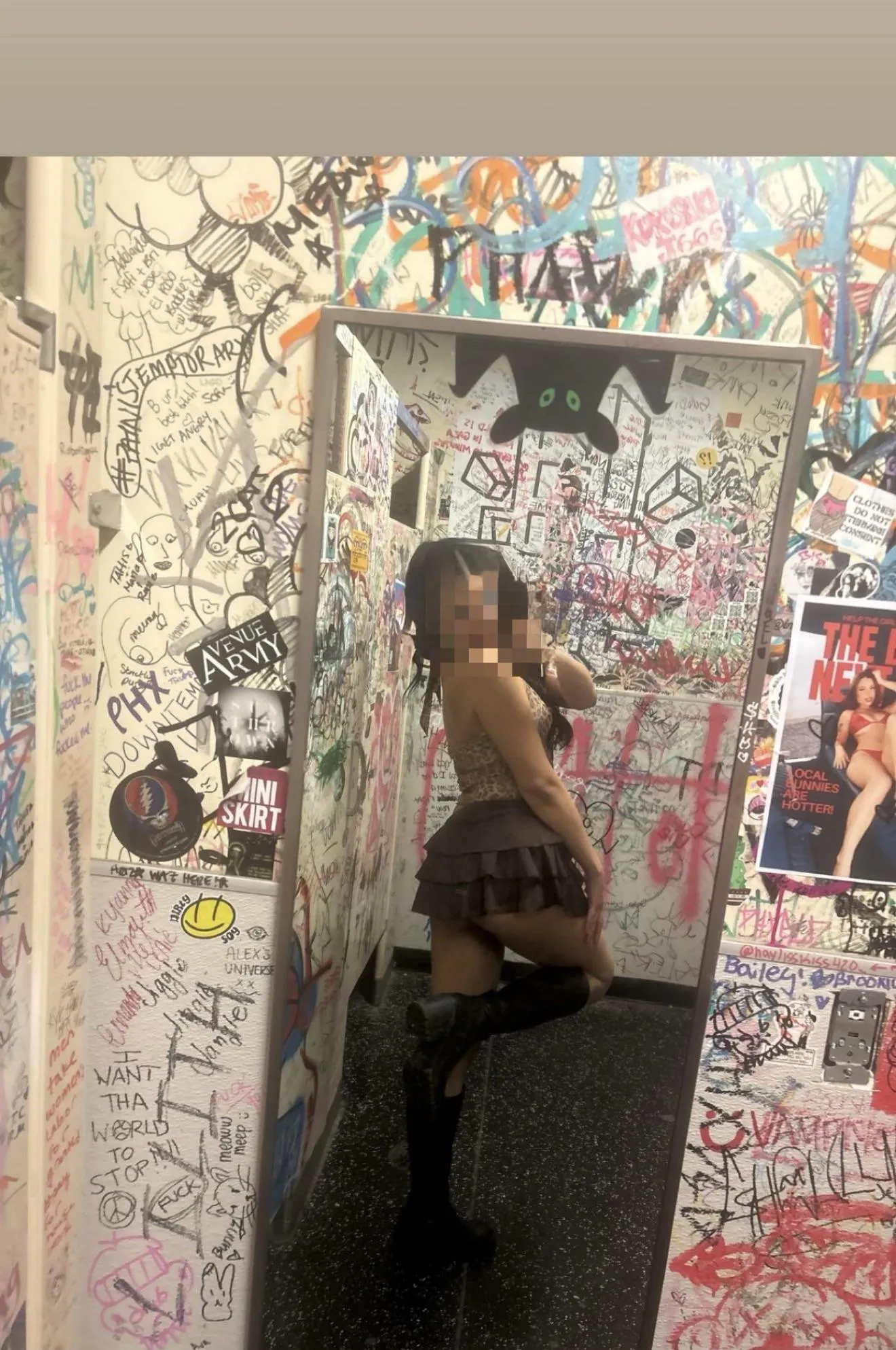 Couple looking to hang out with couple or bi female! Day drinking?