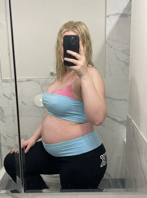 everyone keeps mistaking me for being pregnant 😭