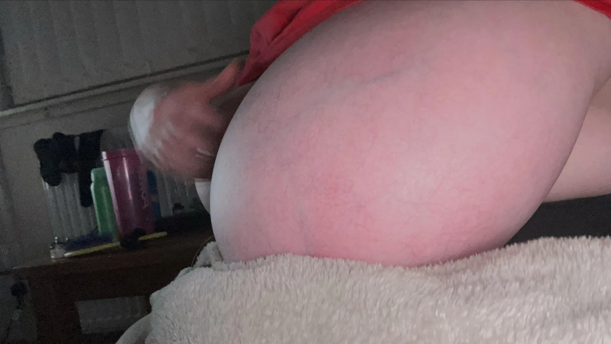 Extra large side boob OMG!