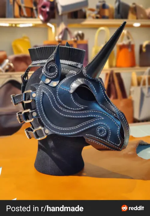 Is there anywhere I can get a pny mask sorta like this? (Image by u/One_sherbet_1705)