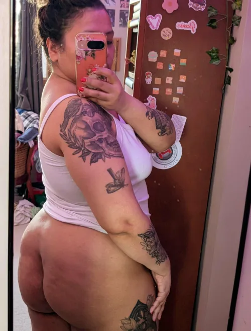 The cellulite may be slight but the booty is plentiful ;)