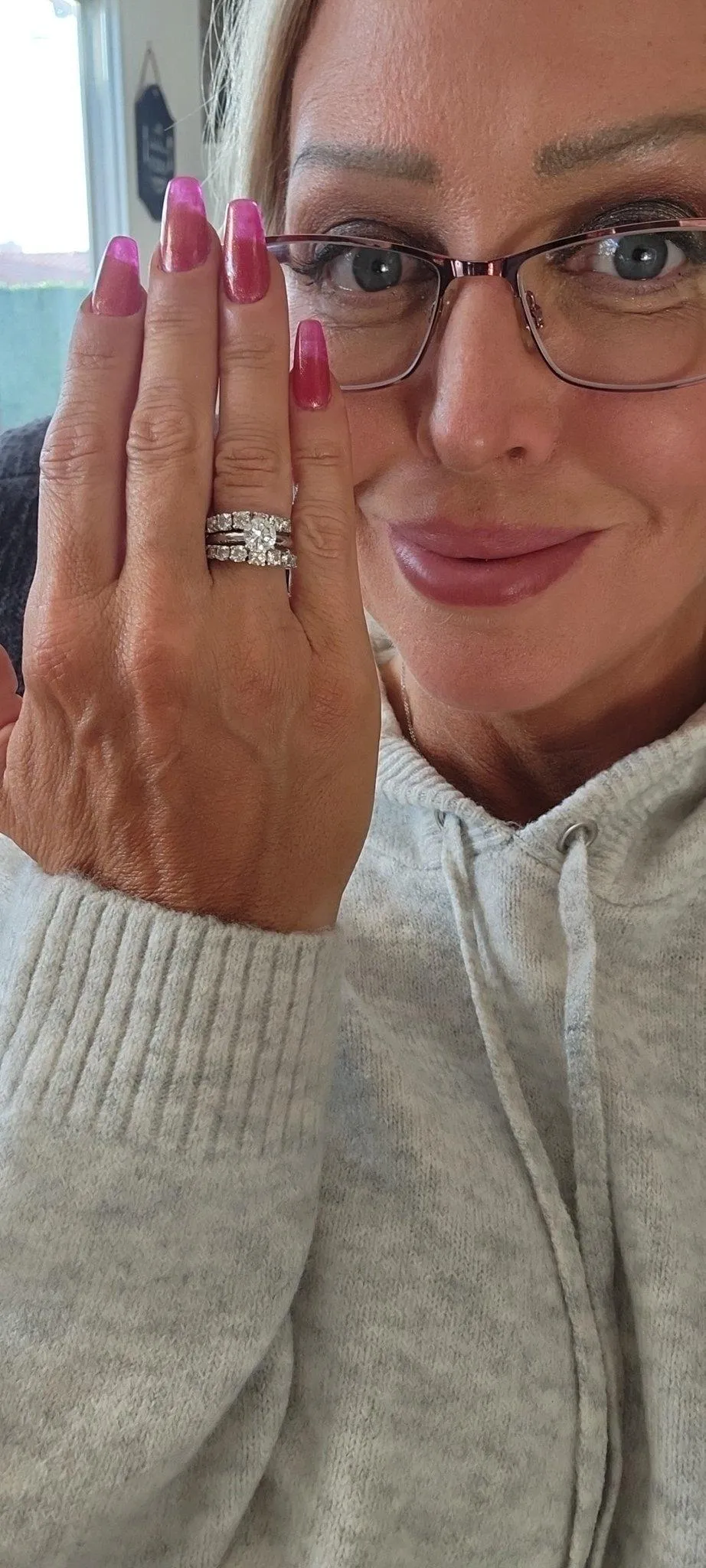 The fact that Alura Jenson used to wear her wedding ring in almost all of her scenes makes her scenes even more good.