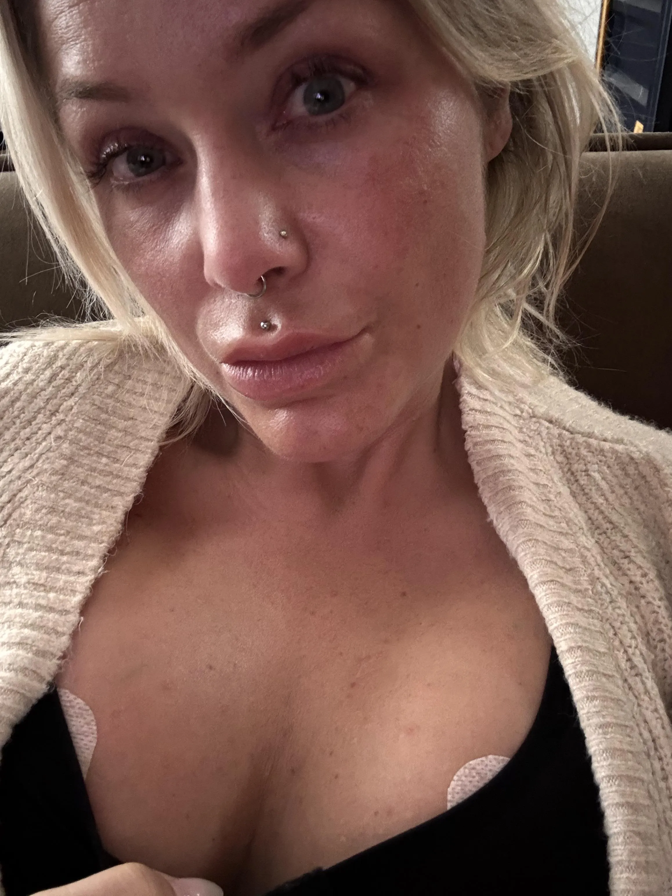 Willst du meine neuen Titten sehen?😈