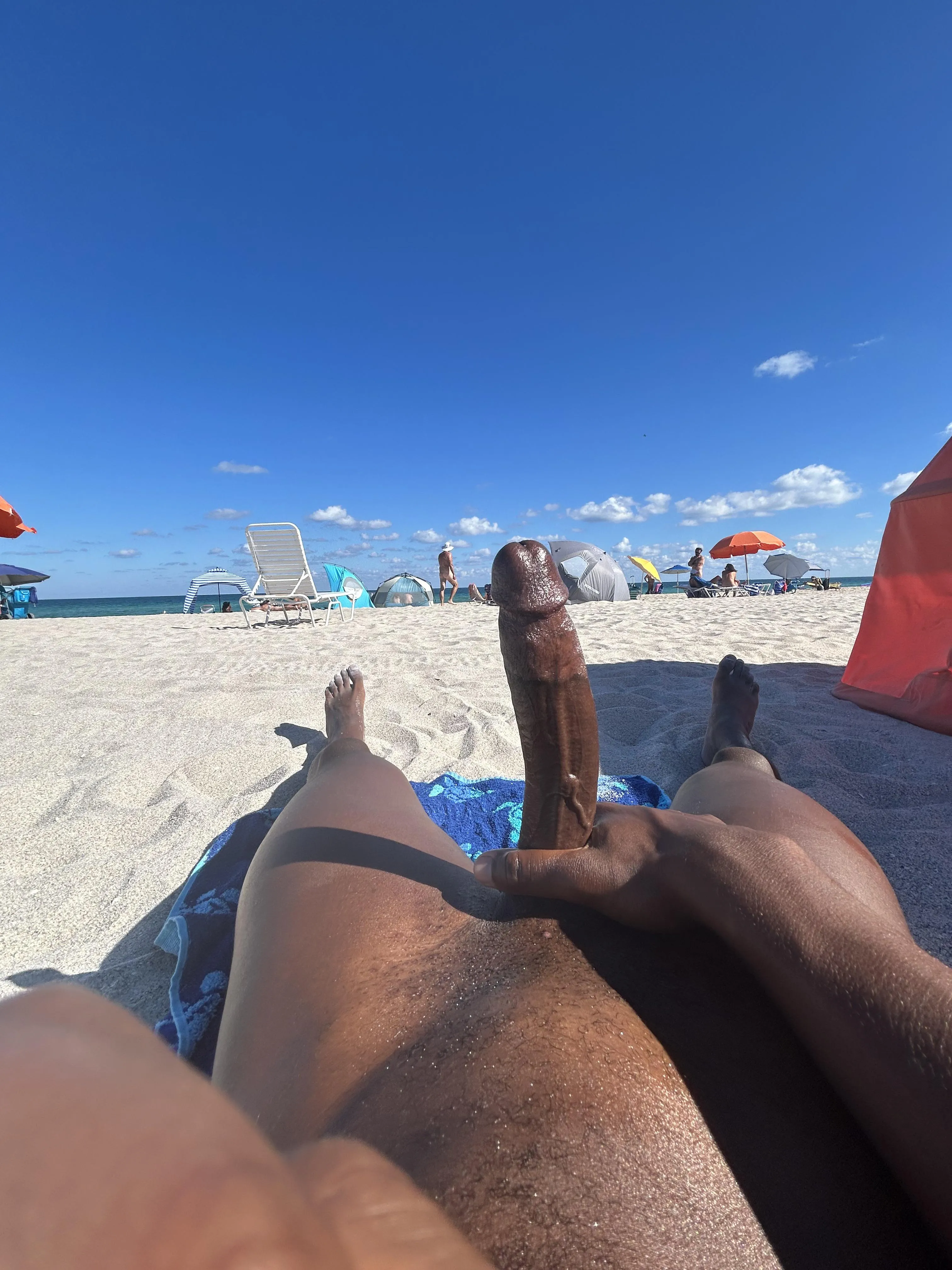 Would u stop by to say hi?😏