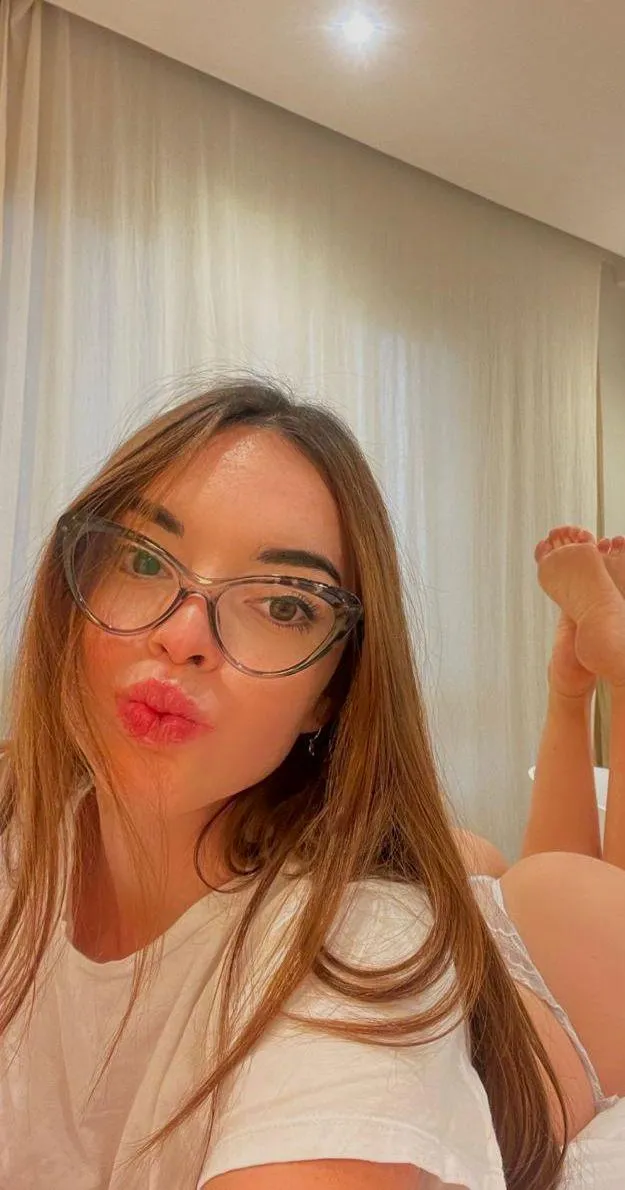 18 [F4M] Snpp - leylunae Who’s down for pics?