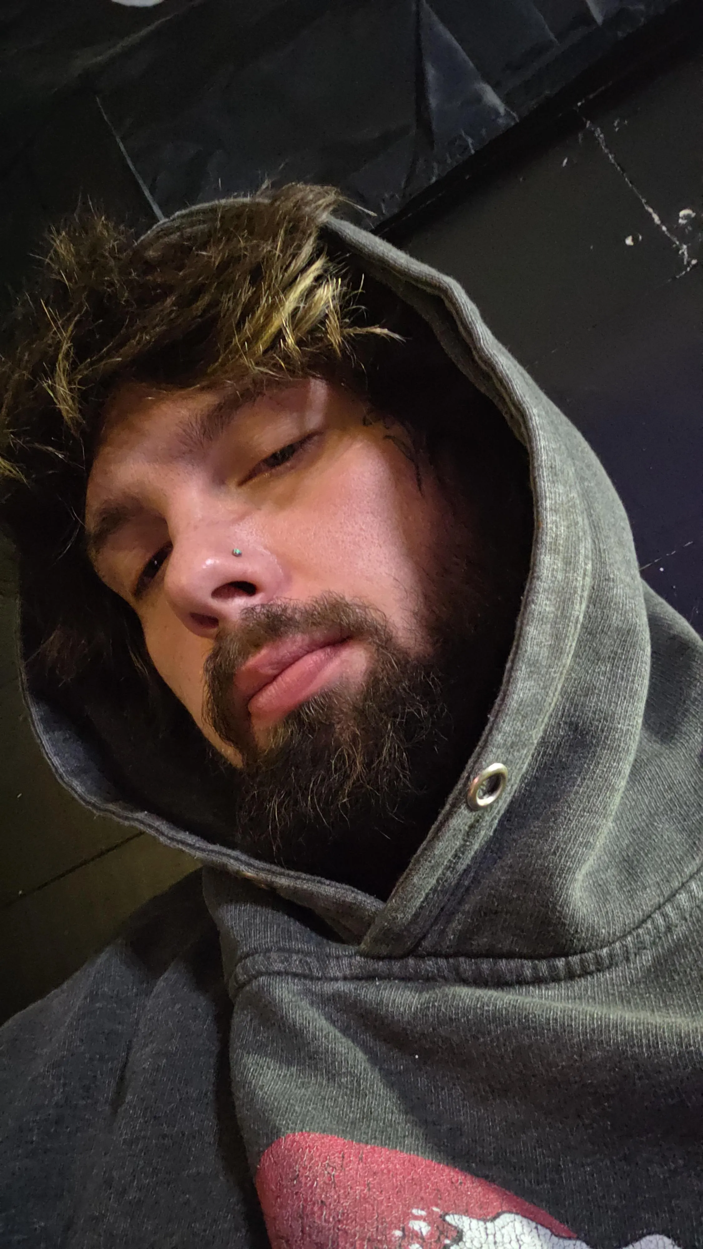 Bored n higher than shit..anyone wanna chat?.