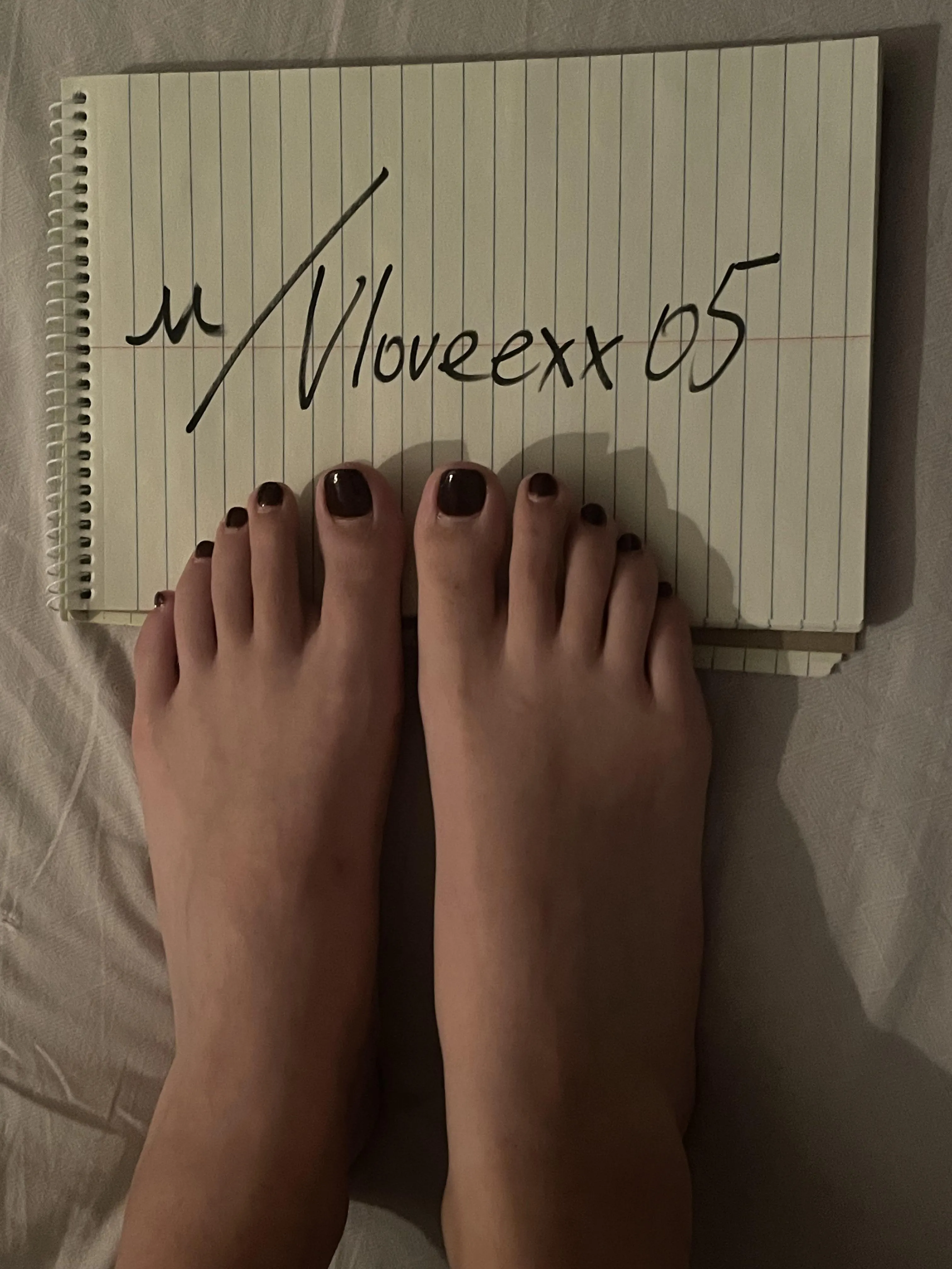 Finally decided to sell my feet 🥰🥰 who wants to buyyyyy 💕