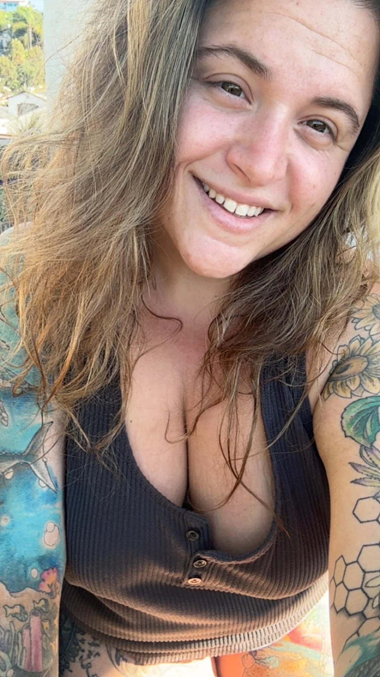 Flirty and oh so fuckable bbw covered in tattoos, happy Friday!