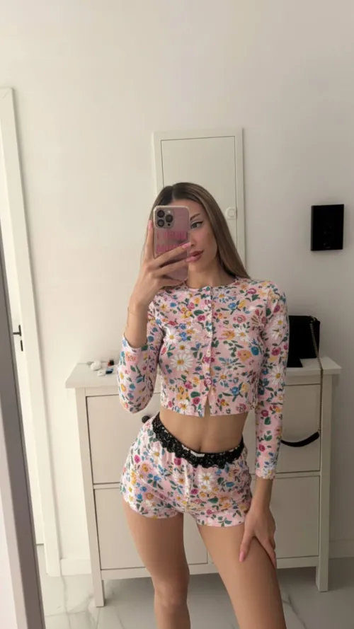 I'm so horny today, I need your help to satisfy me!