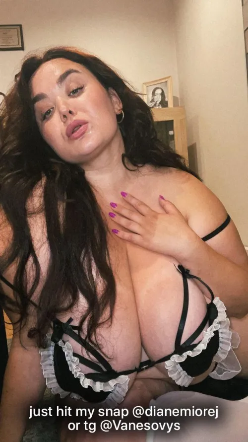 just love to make pleasure older man.. just hit dianemiorej or Vanesovys