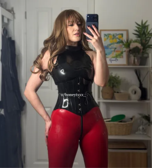 One of my fave latex outfits this year. So simple yet so sexy