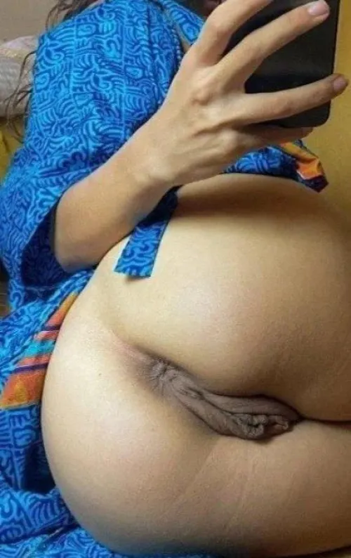 Wanna suck my lips ?