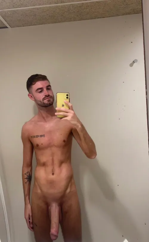 Who wants to suck my Irish white cock ? 🍆 🇮🇪