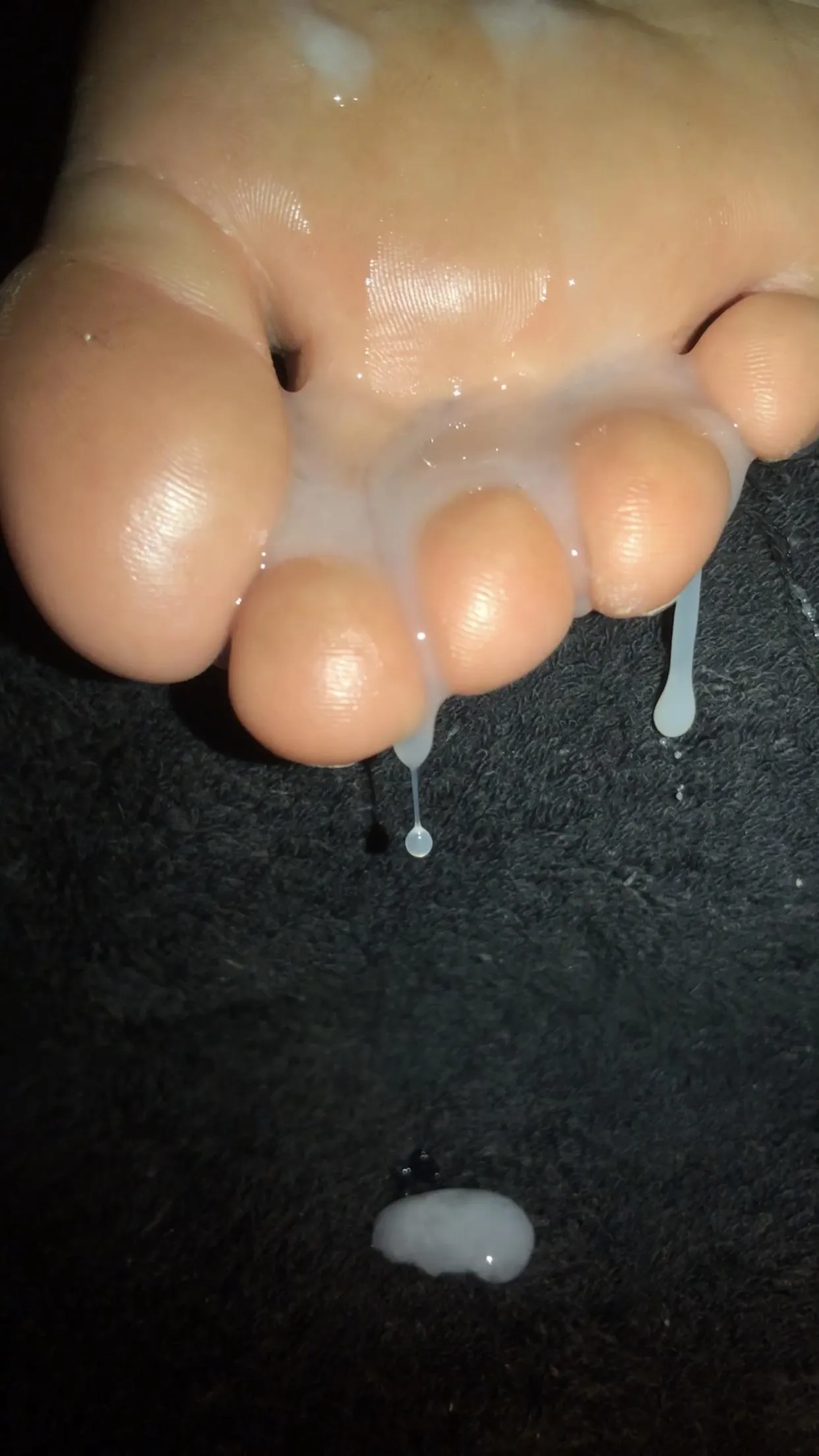 Even her long toes couldn’t hold that much