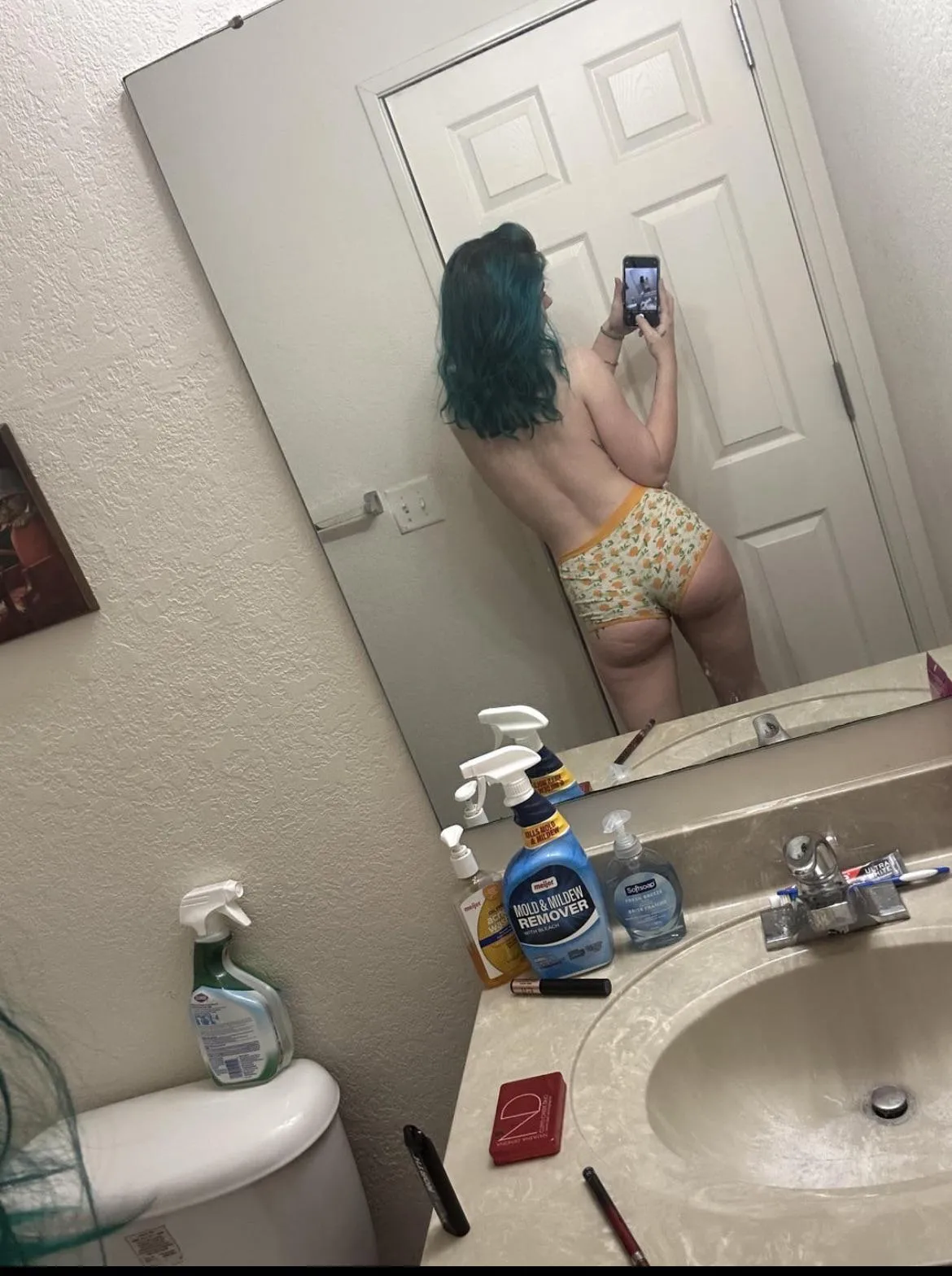 It jiggles wanna cum see ;)