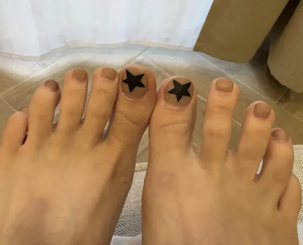 these feet need to be kissed