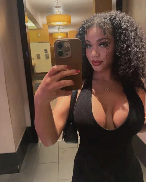 wondering if u think my body is curvy enough