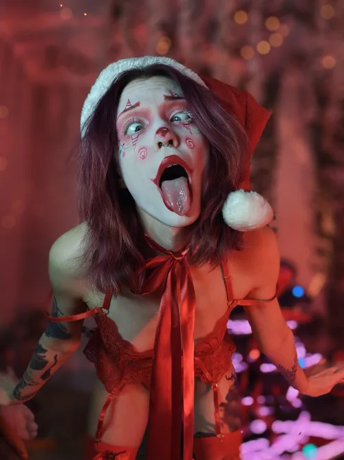 HO HO HOnk, clown's ready for your cock