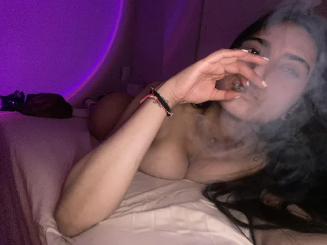 let’s get naked and high together💜