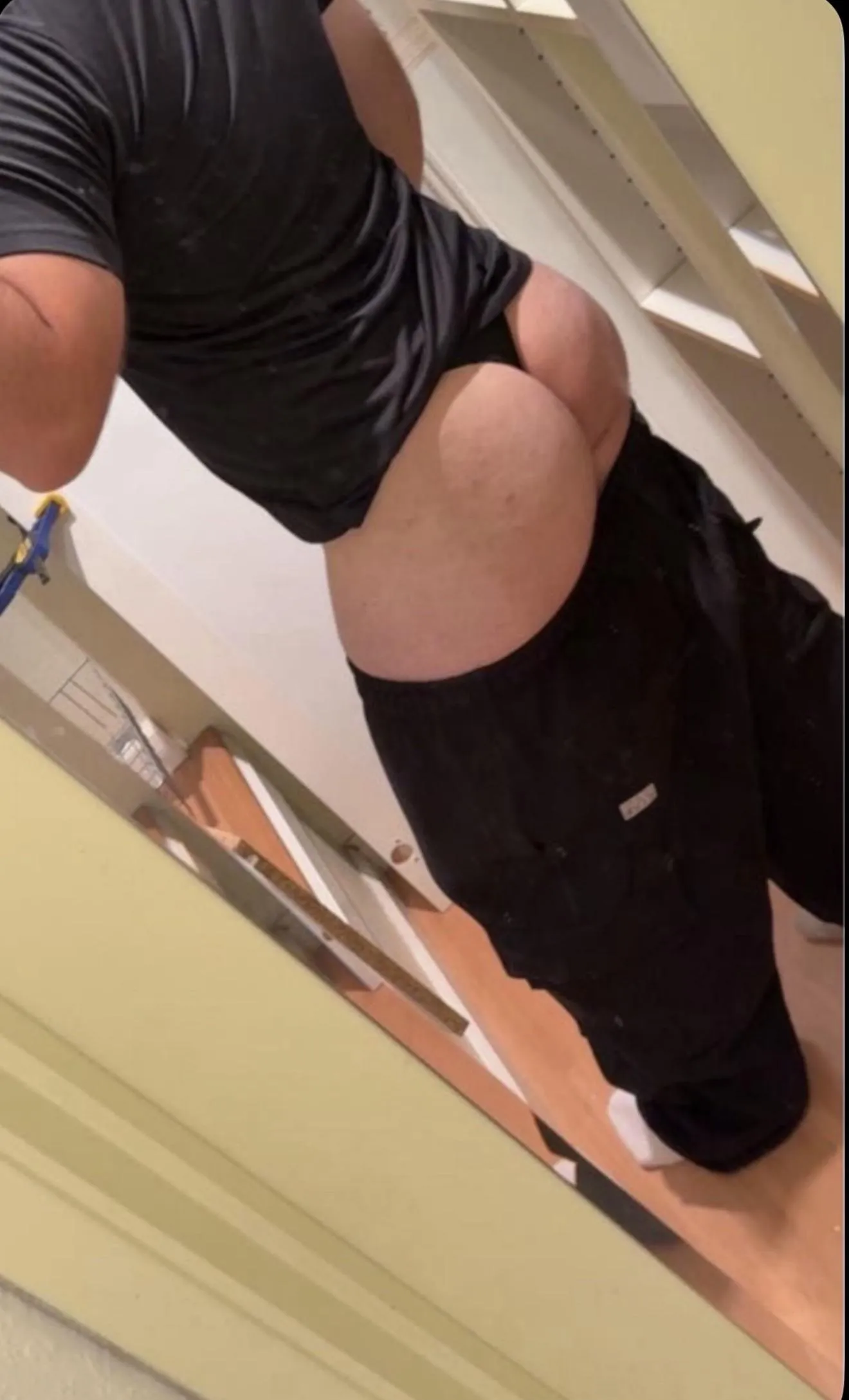 [USA](CA) #San Fran/ 21 +Visiting for fun on this firday night. Hung 🍆 dm me