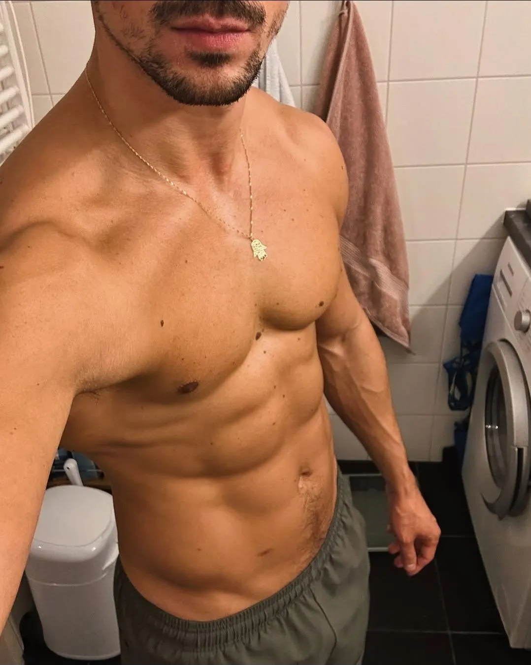 Dom Looking for a Submissive. Text me your snap