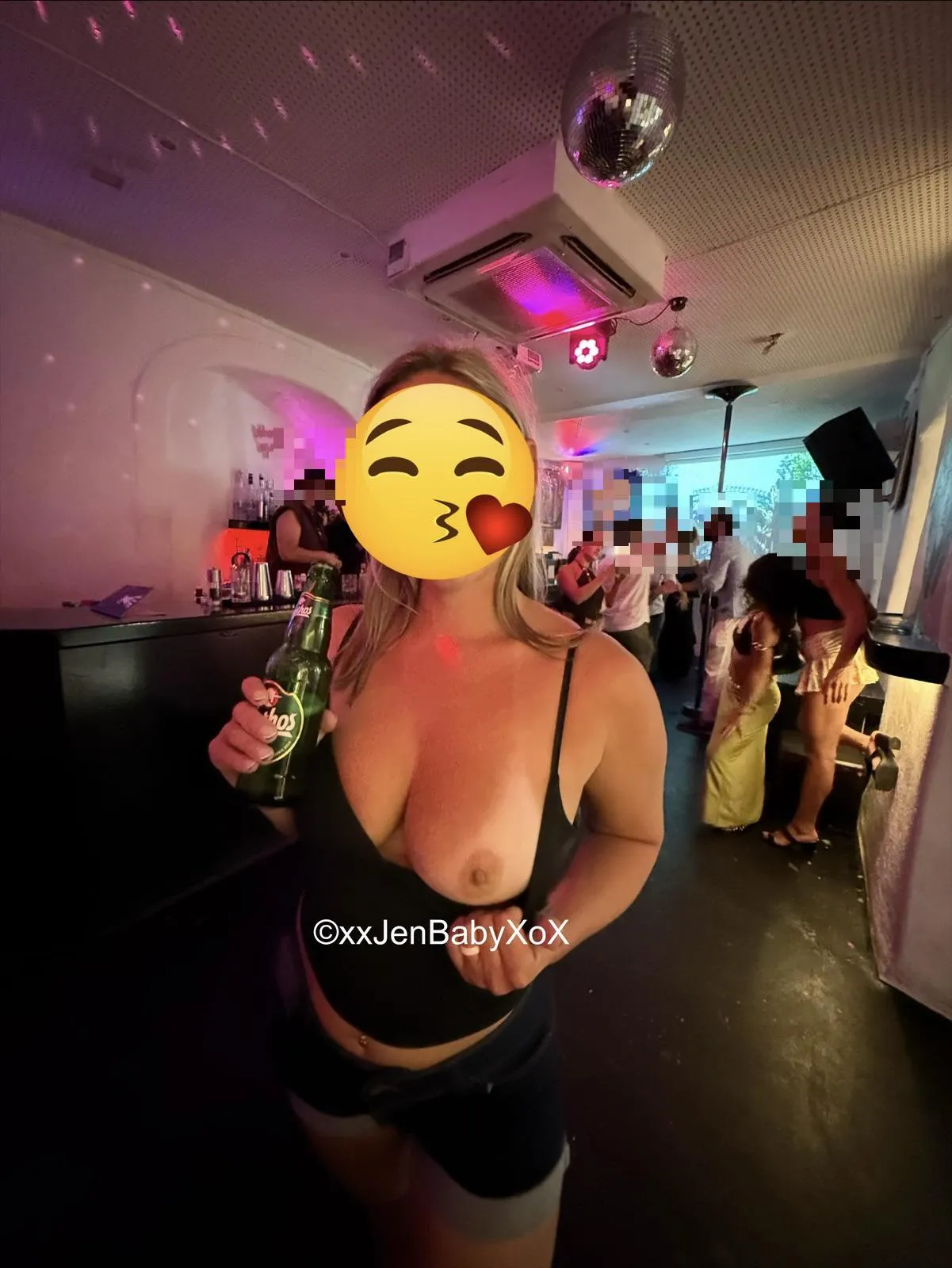 Everyone knows this is an easy dare for me (F)