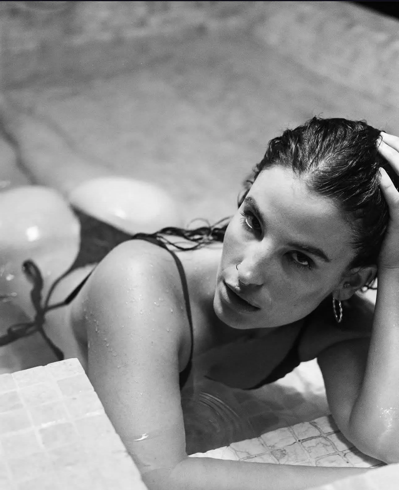 LaSirena69: wanna join her?