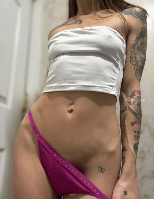 I love showing off my hip bones