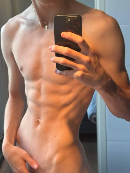 [21] U like my abs?